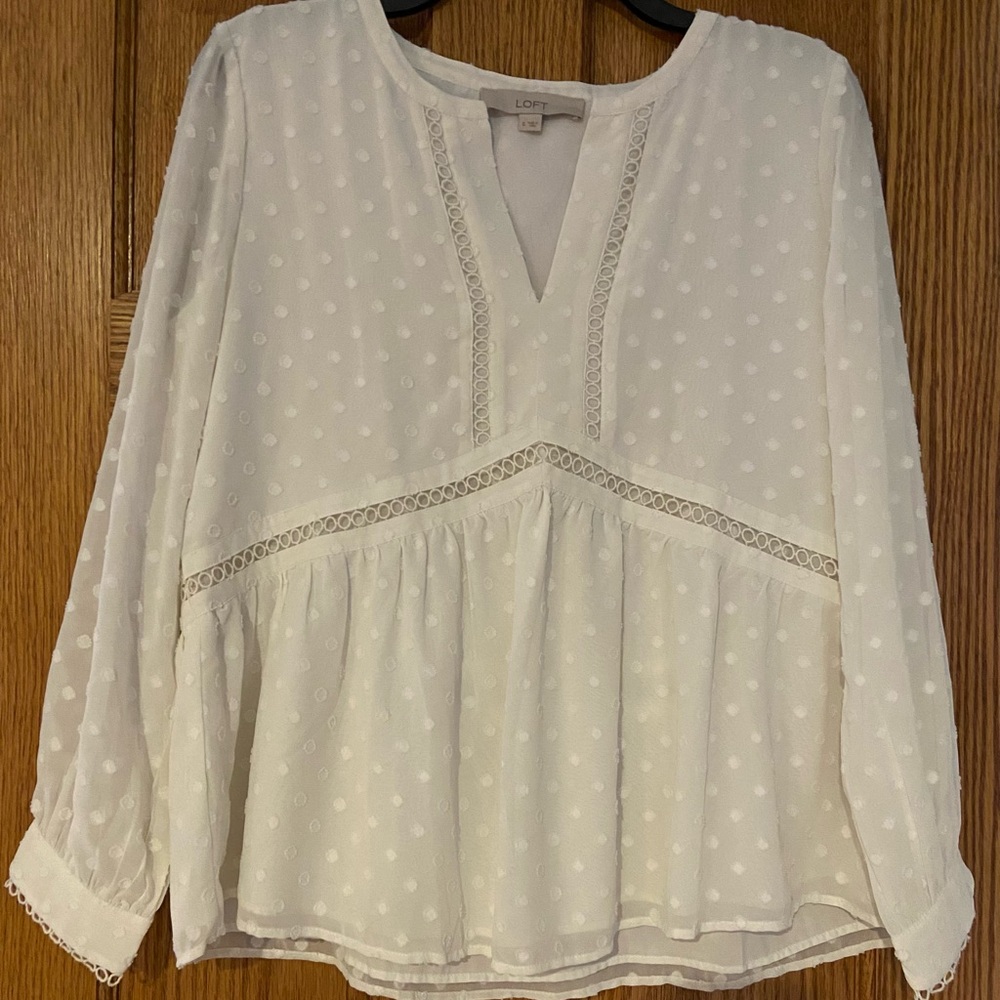 LOFT LONG SLEEVE WHITE VNECK EYELET TRIM SWISS DOT BABYDOLL PEPLUM TOP SZ SMALL
